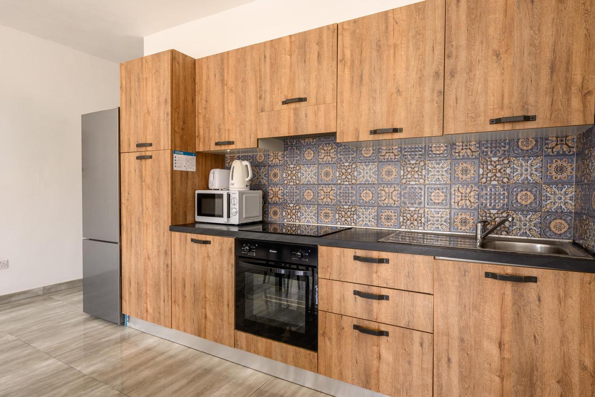 F11 Room 3, Private Room Two Single Beds Shared Bathroom In Shared Flat Msida Exterior photo